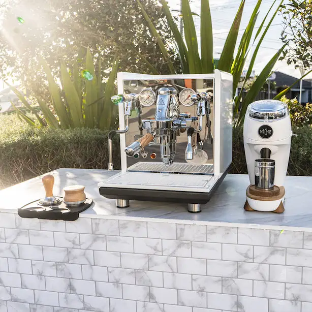 CUSTOM GLOSS WHITE ECM SYNCHRONIKA WITH NICHE ZERO IN WHIITE & WOODEN ECM HANDLES + PRECISION ACCESSORIES