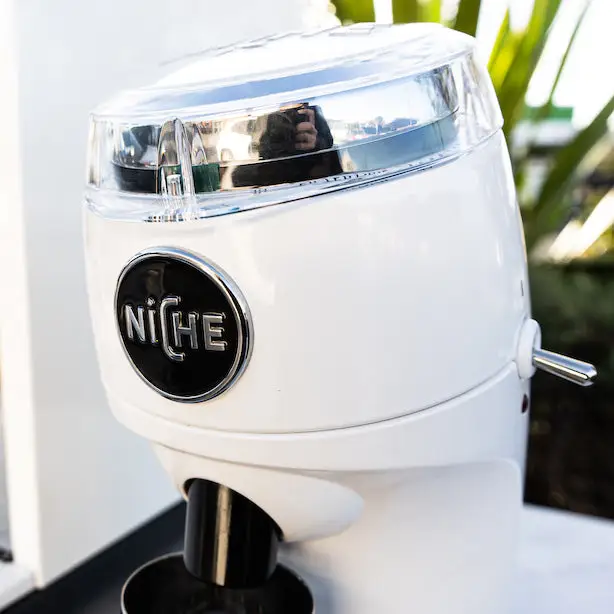 CUSTOM GLOSS WHITE ECM SYNCHRONIKA WITH NICHE ZERO IN WHIITE & WOODEN ECM HANDLES + PRECISION ACCESSORIES - Image 4