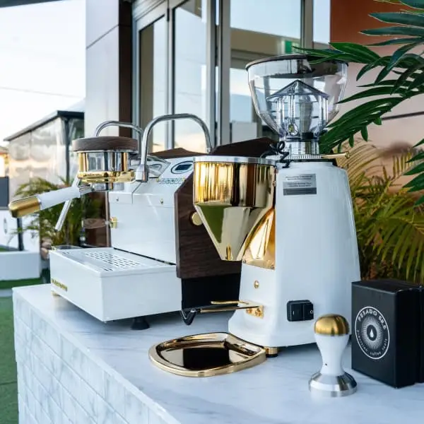 Custom Gold La Marzocco GS3 & Mazzer Coffee Machine Package - Image 2