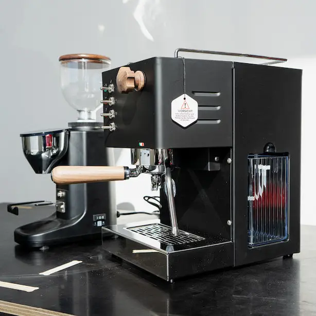 Quick Mill Pippa & Bellezza Piccola Package In Dark Wood & Black - Image 2