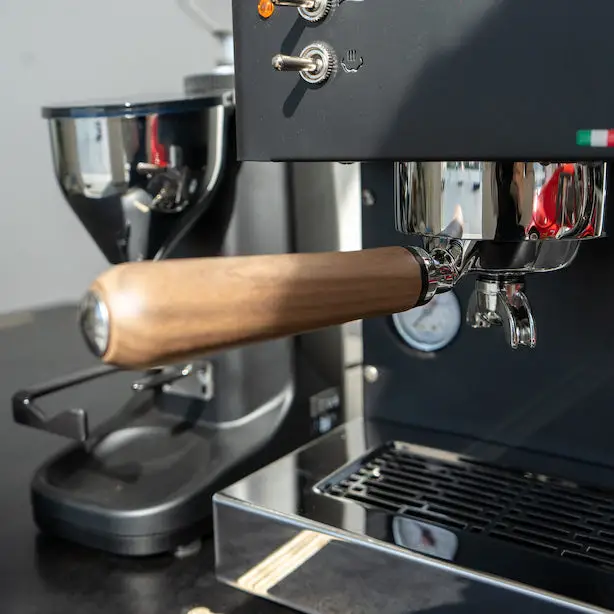 Quick Mill Pippa & Bellezza Piccola Package In Dark Wood & Black - Image 4